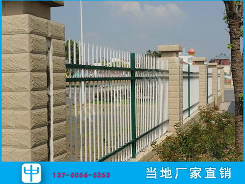 ?？趯W校鐵藝護欄 規格、高度與鋅鋼柵欄的市政應用