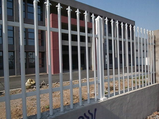 個性定制，堅固美觀 金壇市城東藍港裝飾材料廠鋁合金護欄全解析